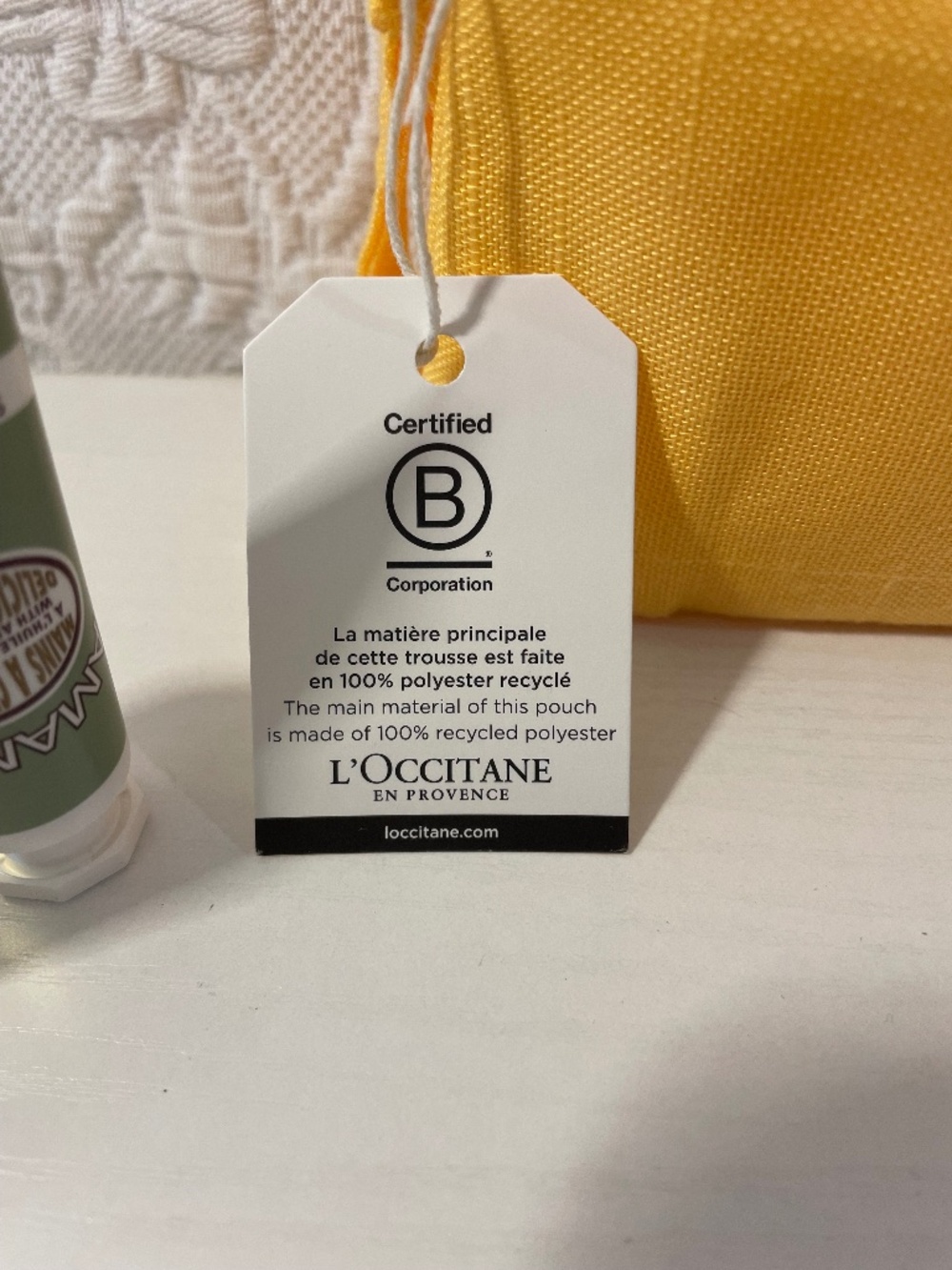 L’Occitane Almond On The Go Travel Set Bag Skincare Haircare Shower Essentials - Picture 6 of 6